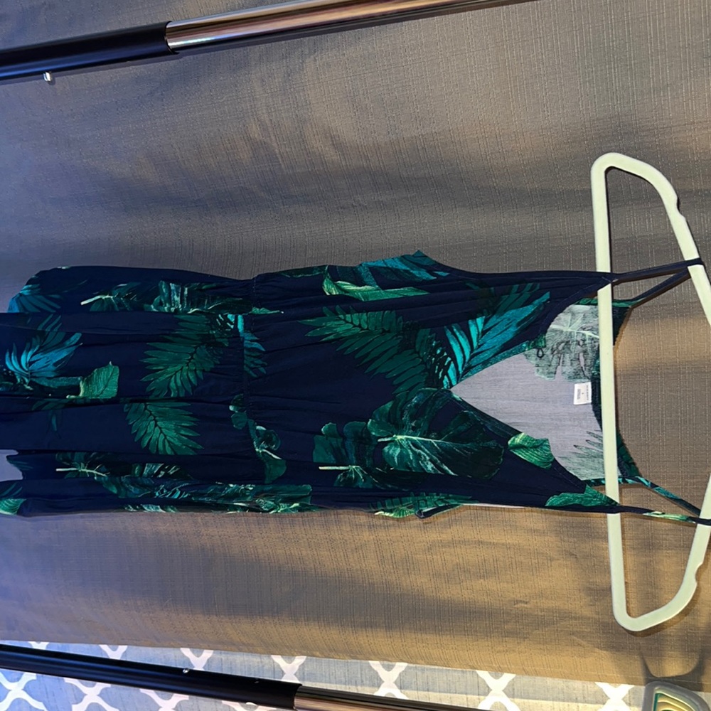 Cute jumpsuit with pockets! Only worn one time